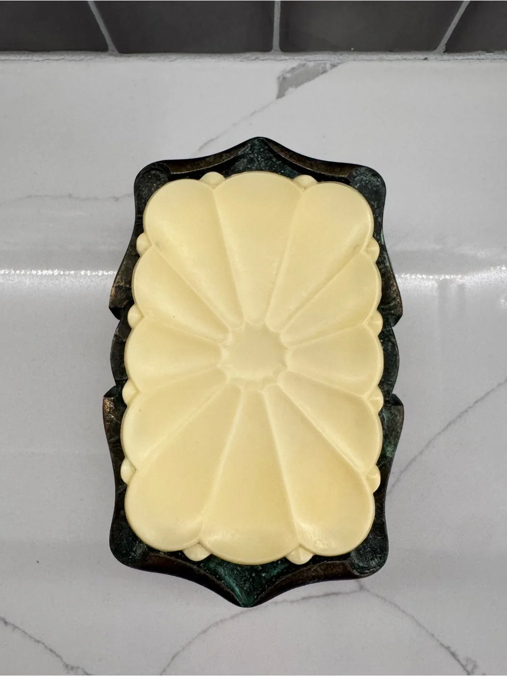Vintage Carriage House Pedestal Soap Dish